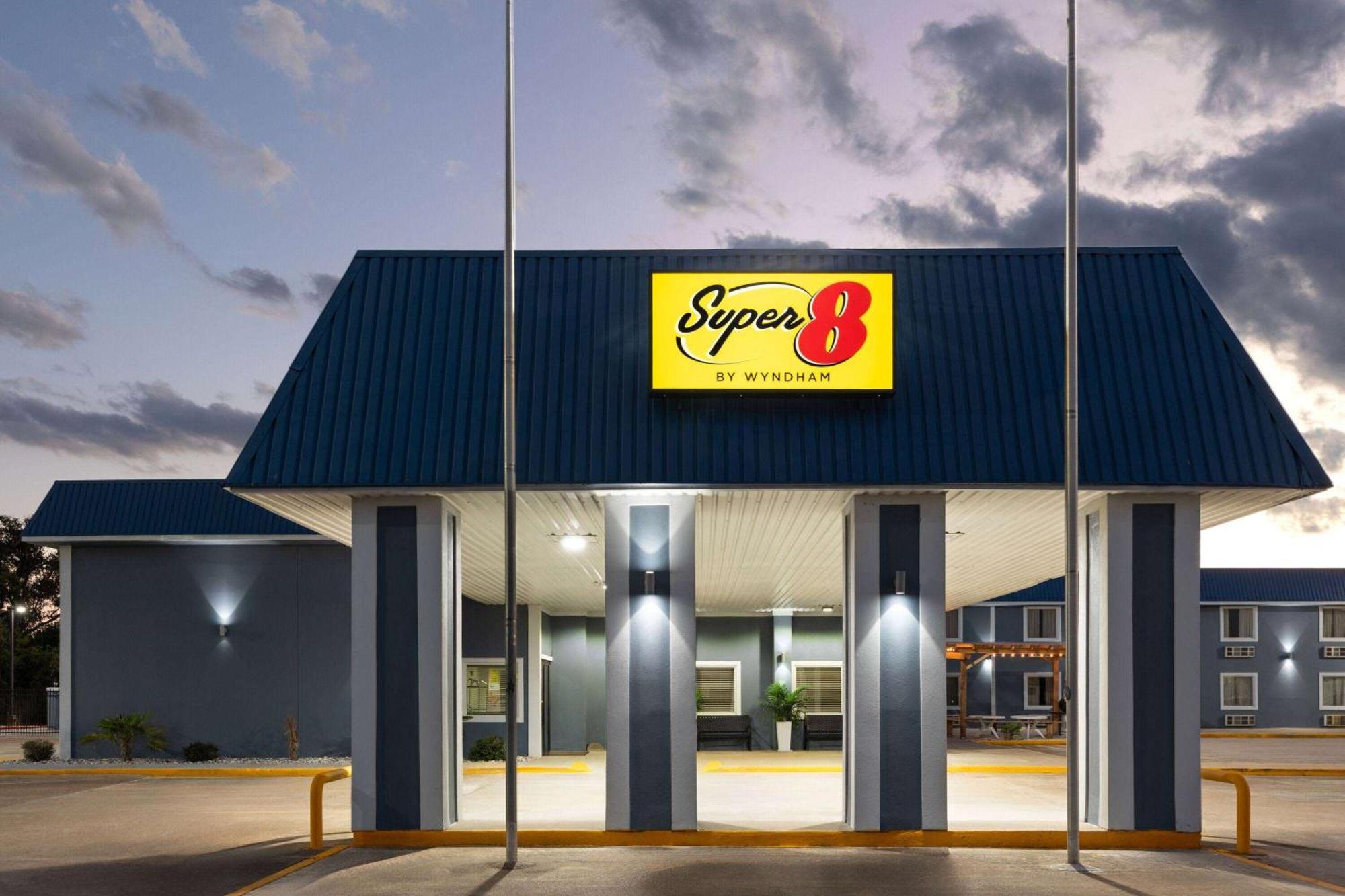 Super 8 By Wyndham Buffalo Eksteriør billede